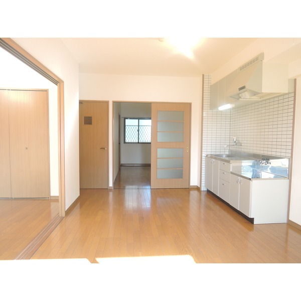 8帖のリビングでおくつろぎ下さい