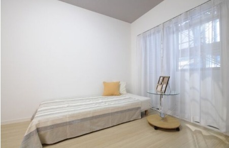 寝室にちょうどいい洋室ですね