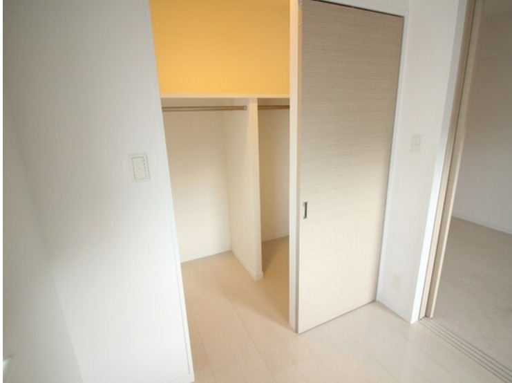 洋服も沢山収納できます