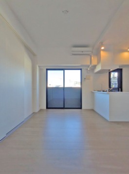 白基調の綺麗なリビングです