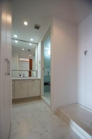 お出かけ前の身支度はこちらでバッチリです