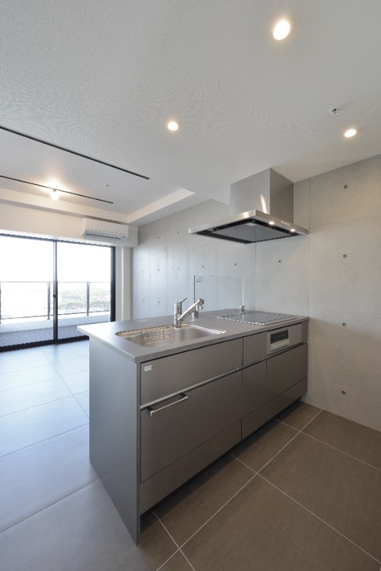 IHクッキングヒーターが3口付いたシステムキッチンです