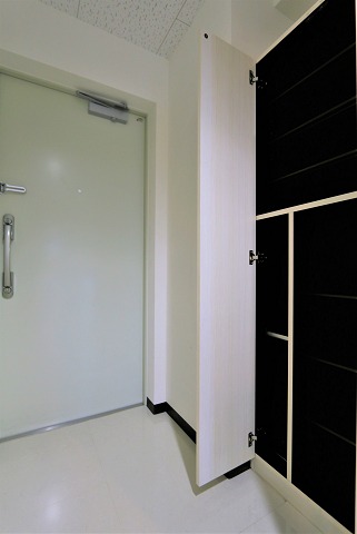 大きなシューズボックスです