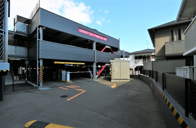 敷地内に大きな駐車場ございます