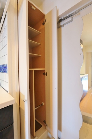 玄関に鏡があるのは嬉しいですね