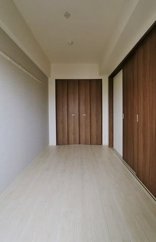 こちらは寝室にいかがでしょうか