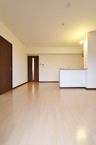 広々リビングでゆっくりお過ごしください