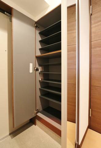 沢山の靴が収納できるシューズボックスです