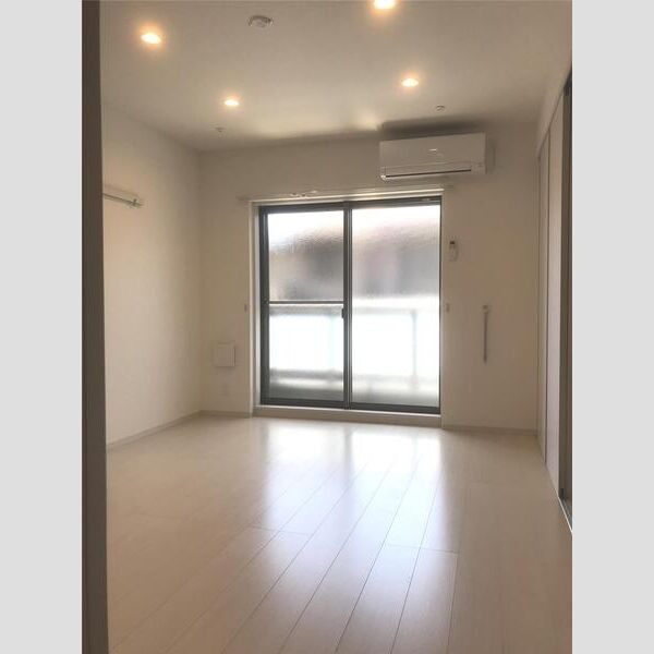 白基調な綺麗なリビングです