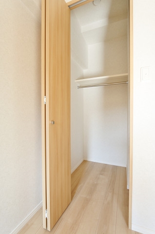 奥行きたっぷりの収納です　たくさん入りますよ