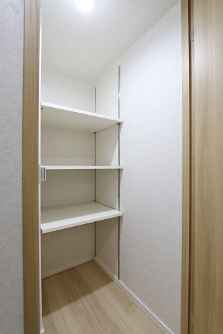 シューズクローゼットも広くて沢山入ります