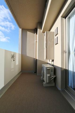 バルコニーは日当たり良好で心地良いですよ