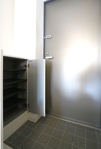 玄関収納も充実しています