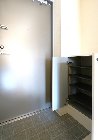 玄関収納も充実しています