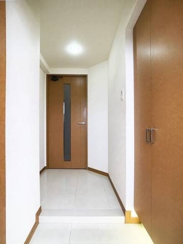 明るい玄関でお出迎え