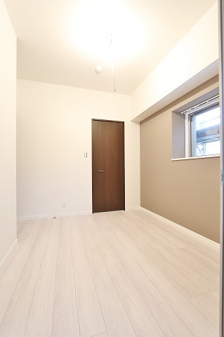 こちらは寝室にいかがでしょうか？？