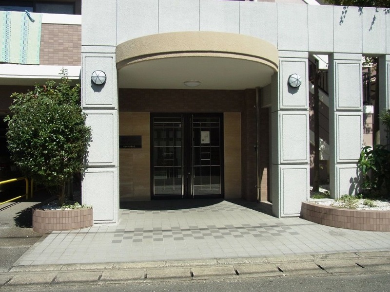 エントランスはオシャレに仕上がっております。