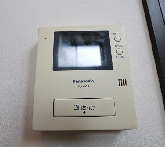 来客の確認が出来るモニタ付きです