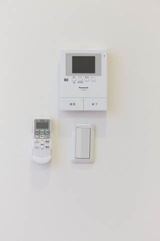 女性の方も安心のモニターフォン付き