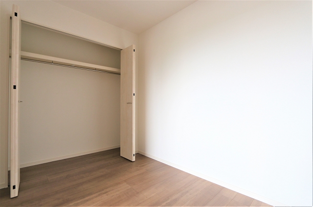 壁一面のクローゼット