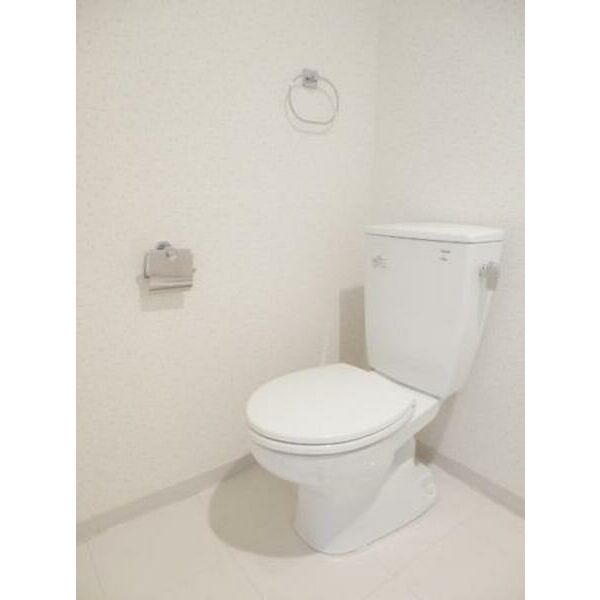 清潔感のあるトイレですね