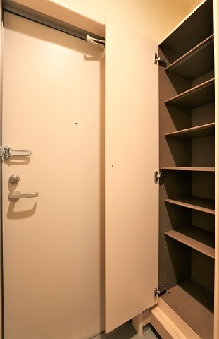 玄関収納も充実