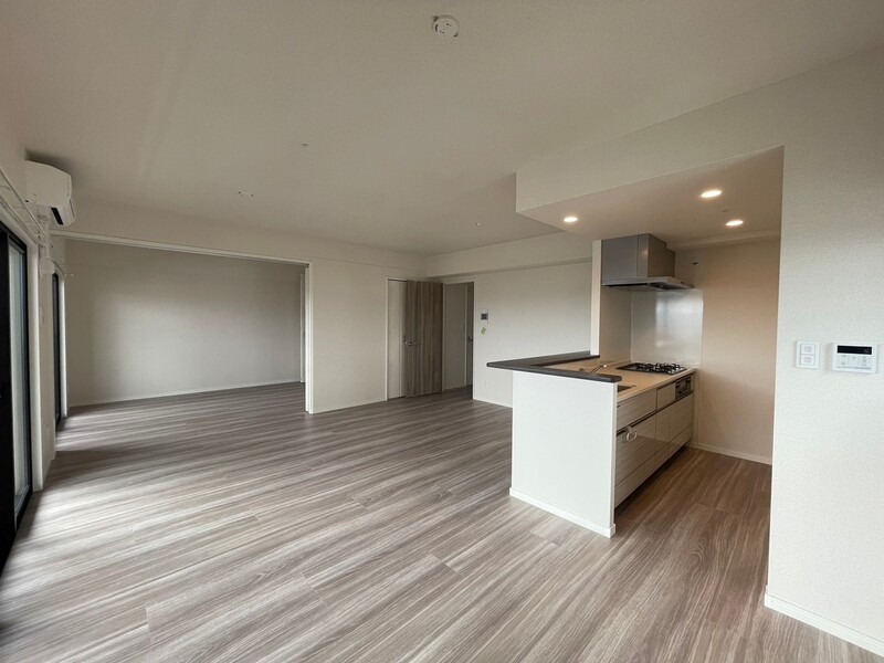 家具の配置がしやすいリビングですね