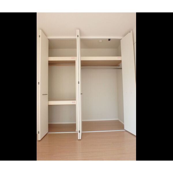 お洋服が多い方でも楽々収納できます