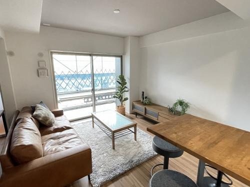 広々リビングでゆっくりお過ごしください