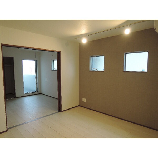 カウンターキッチンで広々としたリビングです