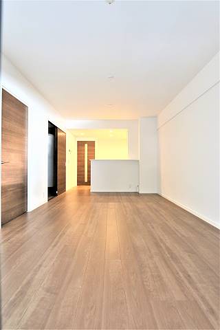 家具の配置に困らないリビングですね