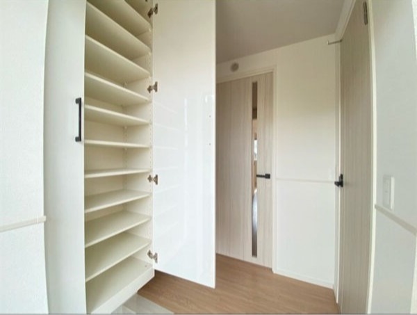 玄関収納も大容量です