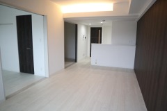 家具の配置がしやすいリビングですね