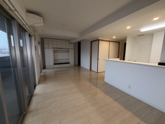 白基調の明るいお部屋です