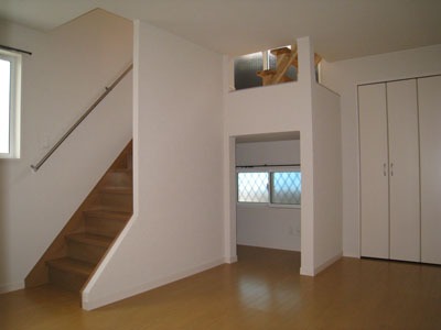 家具の配置に困らないリビングですね