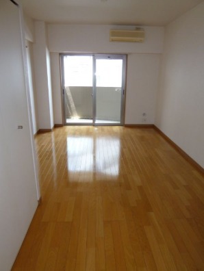 家具の配置に困らないリビングですね