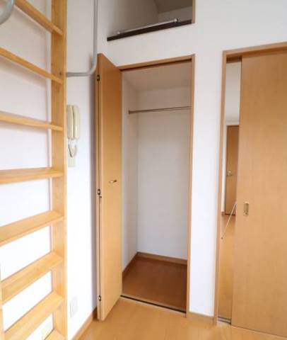 お洋服はこちらへ