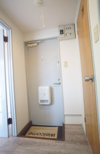 玄関はこのようになっています。