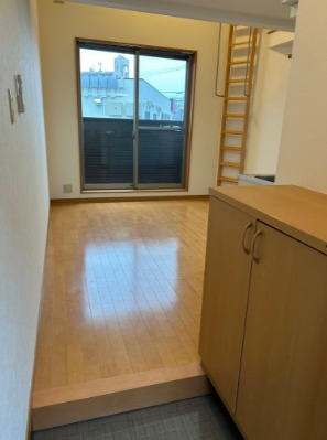 家具の配置に困らないリビングですね