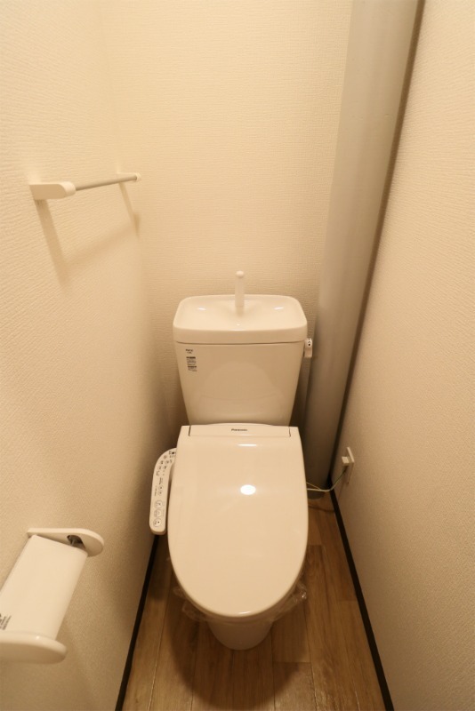 温水洗浄便座完備。