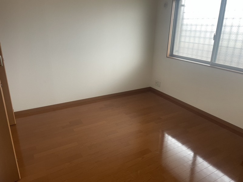 こちらは寝室にぴったりの洋室です