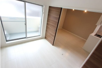 こちらは寝室にぴったりの洋室です