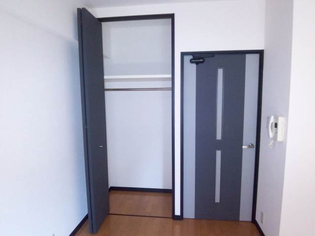 大切なものはクローゼットへ