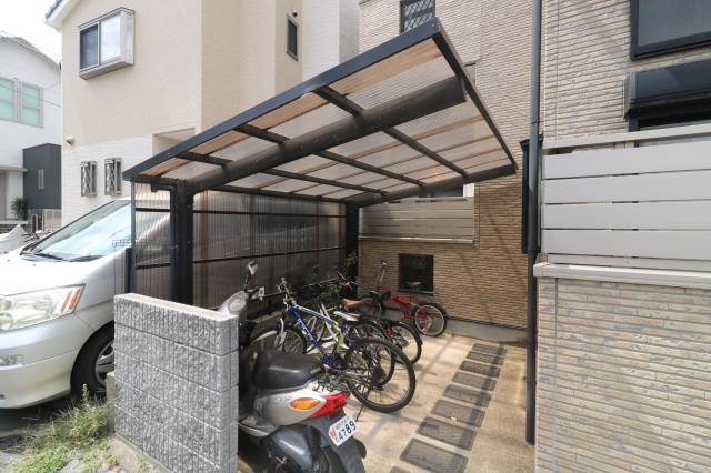 屋根付き駐輪場です。