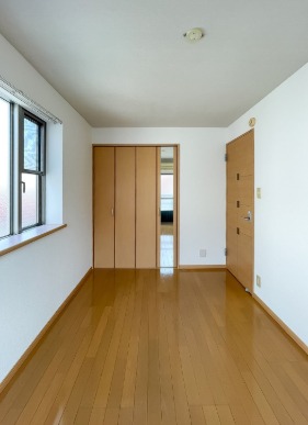 こちら寝室にいかがでしょうか。