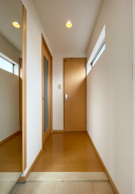 玄関からはこのようになっています