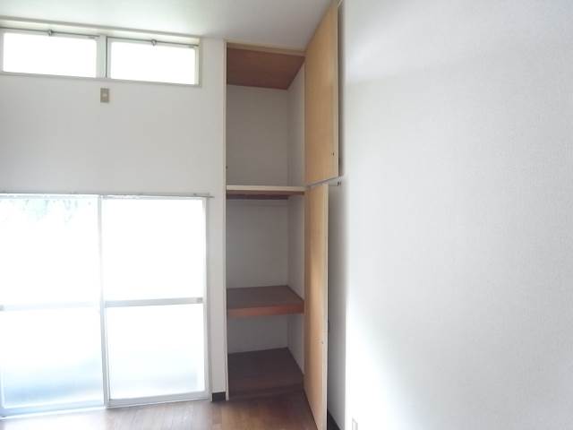 お洋服はこちらへ