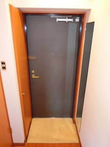 玄関はこのようになっています。