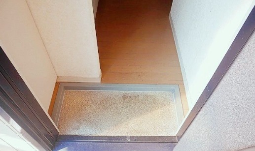 玄関はこのようになっています。