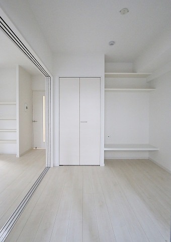 こちらは寝室にいかがでしょうか